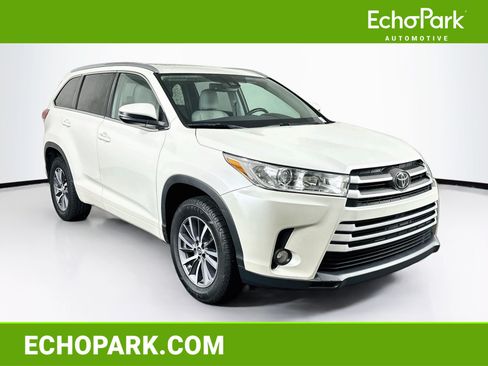 Used 2018 Toyota Highlander XLE FWD image 1