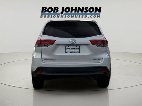 Used 2019 Toyota Highlander XLE AWD/4WD image 5