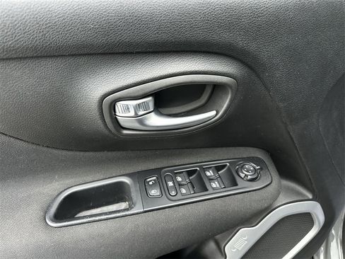 Used 2020 Jeep Renegade Latitude image 13