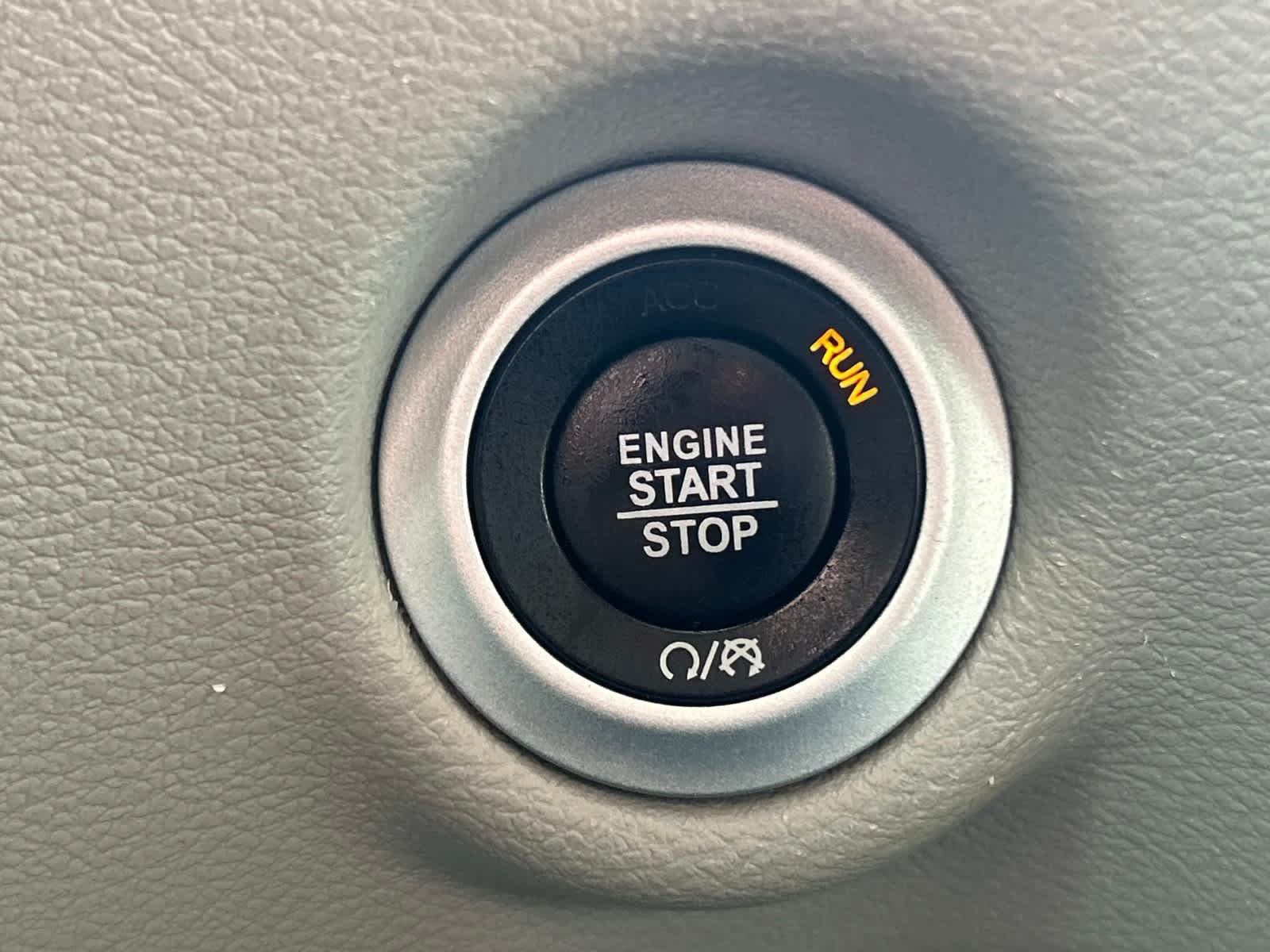 Used 2024 Chrysler Pacifica Touring-L FWD image 29