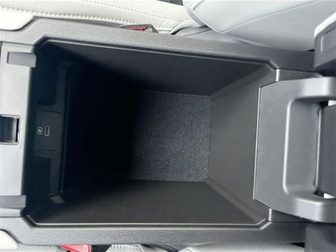 New 2025 Mitsubishi Outlander SE image 26