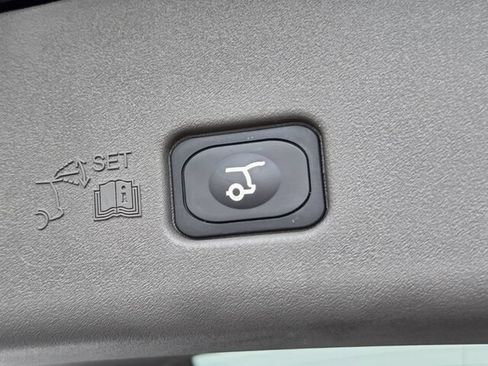 Used 2025 Lincoln Nautilus Reserve AWD/4WD image 19