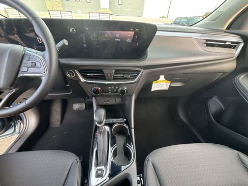 Used 2025 Buick Encore GX Preferred image 20