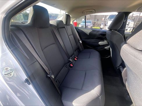 Used 2025 Toyota Corolla LE image 31