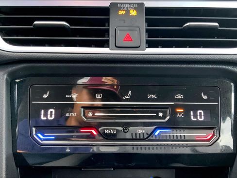 Used 2025 Volkswagen Taos SE image 57