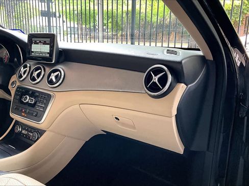 Used 2015 Mercedes-Benz GLA 250 image 18