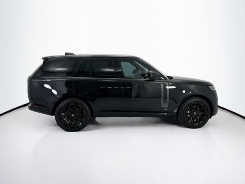 Used 2025 Land Rover Range Rover SE AWD/4WD image 4