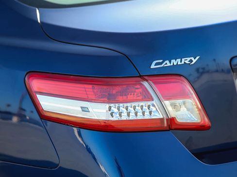 Used 2010 Toyota Camry LE image 9