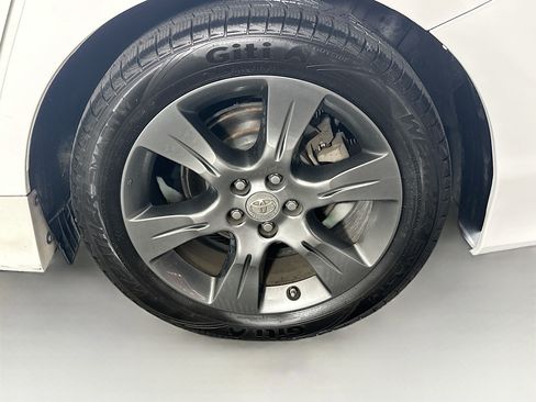 Used 2015 Toyota Sienna SE FWD image 11