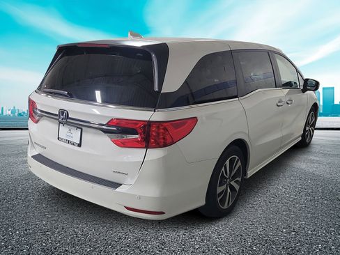Certified 2023 Honda Odyssey Touring image 4