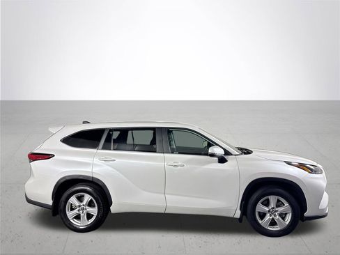 Used 2023 Toyota Highlander L AWD/4WD image 5