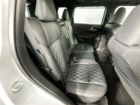 Used 2023 Mitsubishi Outlander SEL Black Edition image 29