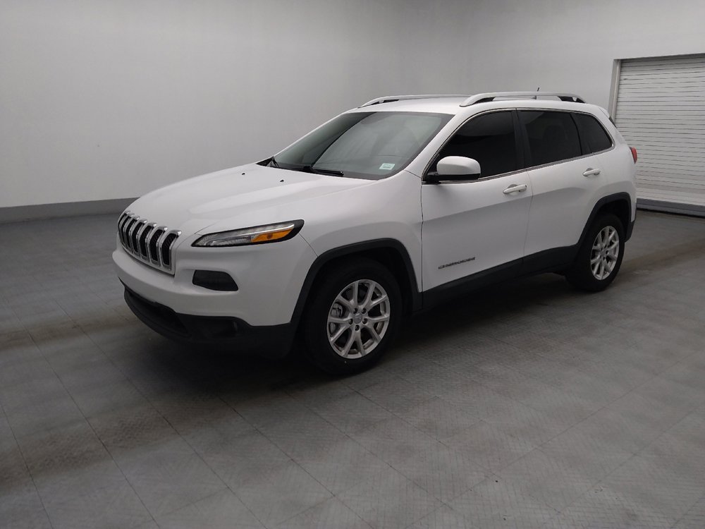 Used 2017 Jeep Cherokee Latitude FWD image 2