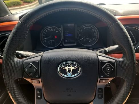Used 2020 Toyota Tacoma TRD Sport RWD image 27