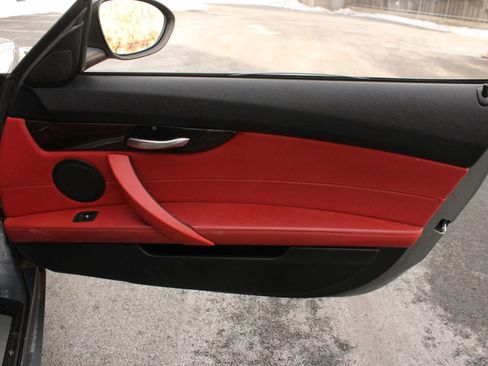 Used 2011 BMW Z4 sDrive35i image 21