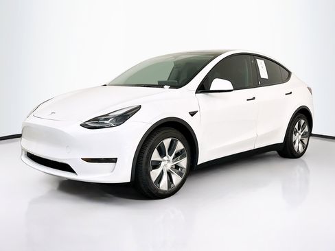 Used 2023 Tesla Model Y Long Range image 3