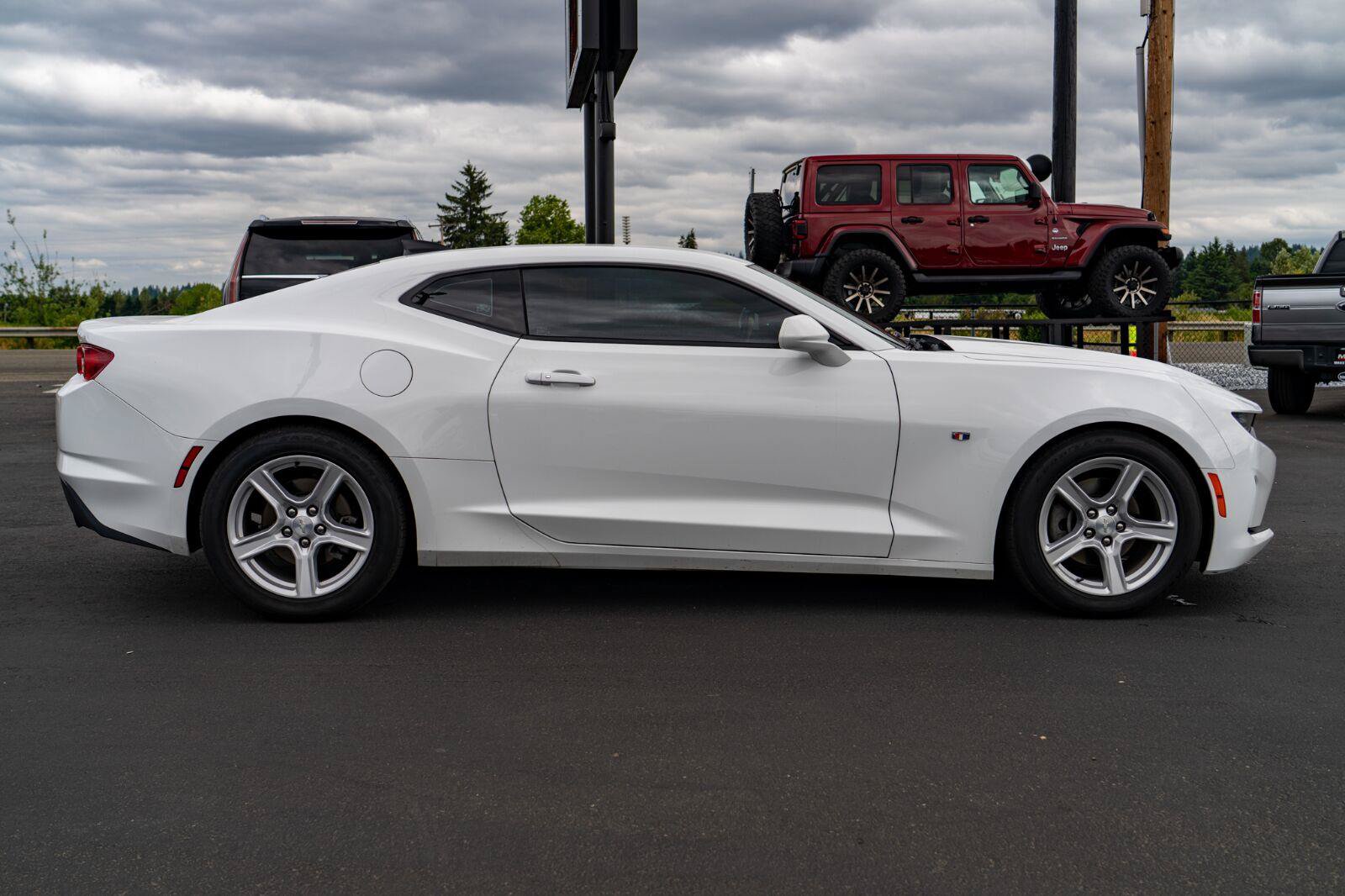 Used 2023 Chevrolet Camaro LT RWD image 9