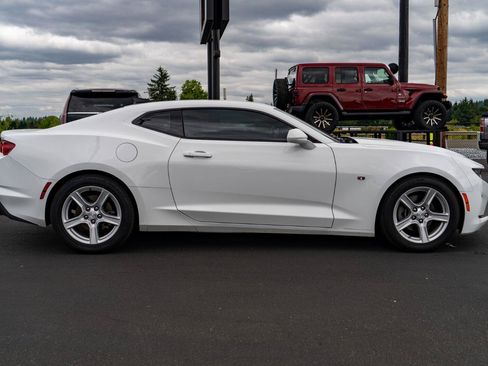 Used 2023 Chevrolet Camaro LT RWD image 9