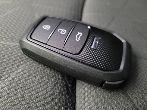 Used 2021 Toyota RAV4 XLE w/ Convenience Package image 32