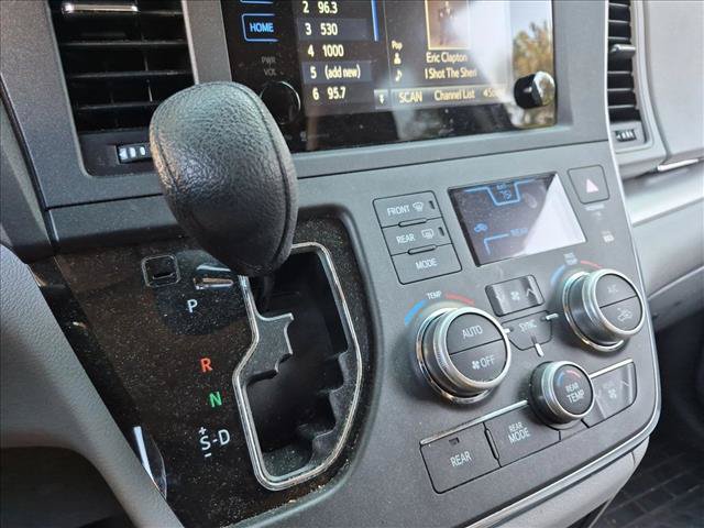 Used 2015 Toyota Sienna LE FWD image 10