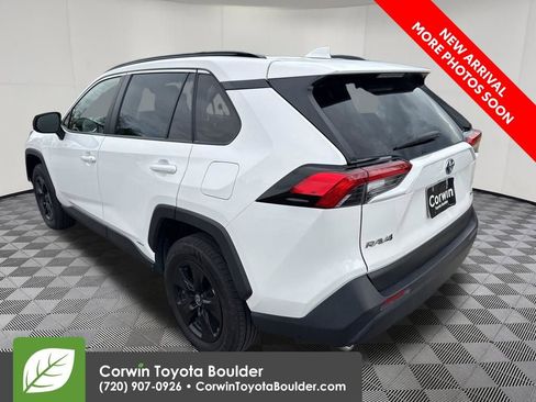 Used 2022 Toyota RAV4 LE AWD/4WD image 5
