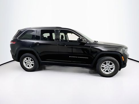 Used 2023 Jeep Grand Cherokee Laredo AWD/4WD image 4
