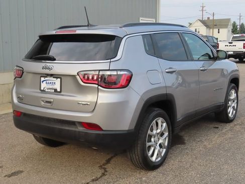 Used 2023 Jeep Compass Latitude AWD/4WD image 3
