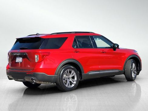 Certified 2022 Ford Explorer XLT w/ Equipment Group 202A image 4
