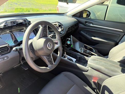 Used 2022 Nissan Altima 2.5 SV FWD image 10