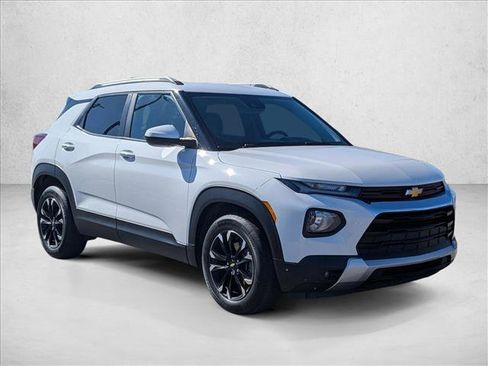 Used 2022 Chevrolet TrailBlazer LT w/ Convenience Package FWD image 5