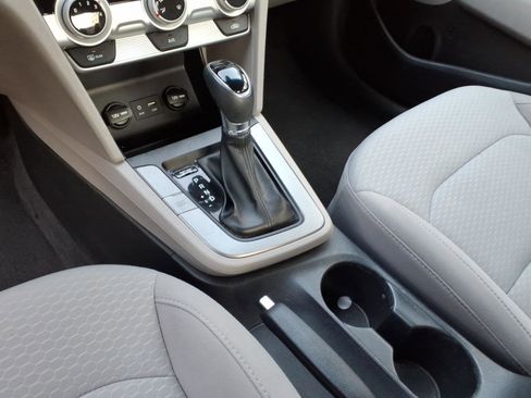 Used 2019 Hyundai Elantra SEL FWD image 8
