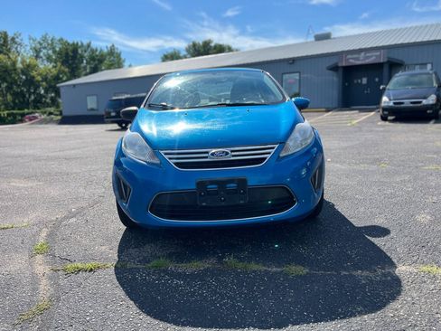 Used 2012 Ford Fiesta SE FWD image 2