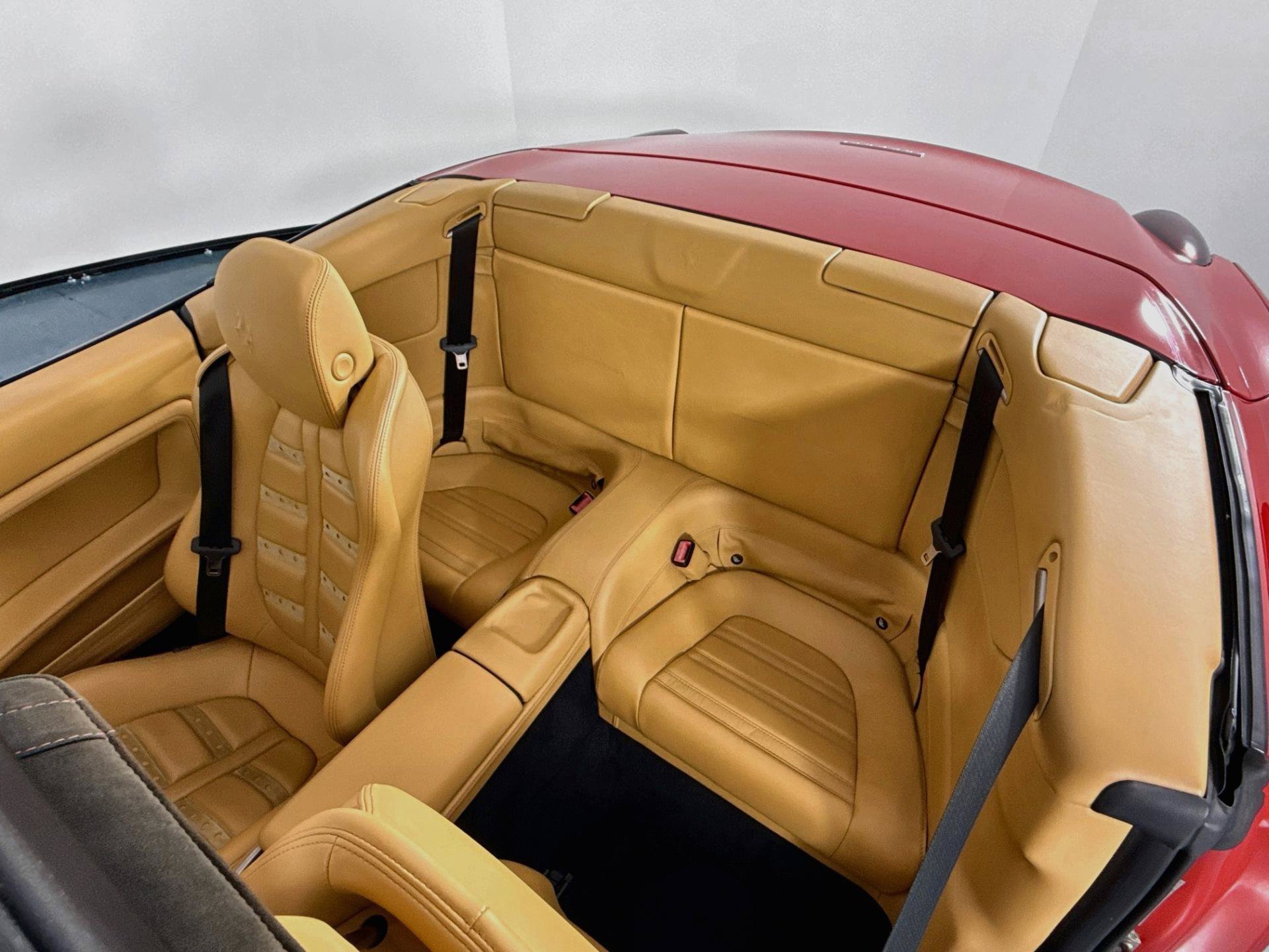 Used 2010 Ferrari California RWD image 21