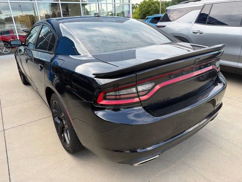 Used 2022 Dodge Charger SXT w/ Blacktop Package RWD image 6