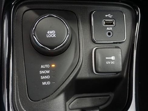 Certified 2018 Jeep Compass Limited image 36