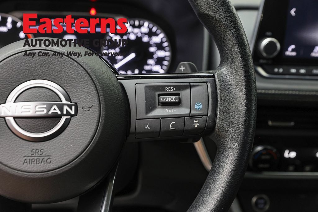Used 2023 Nissan Rogue SV AWD/4WD image 15