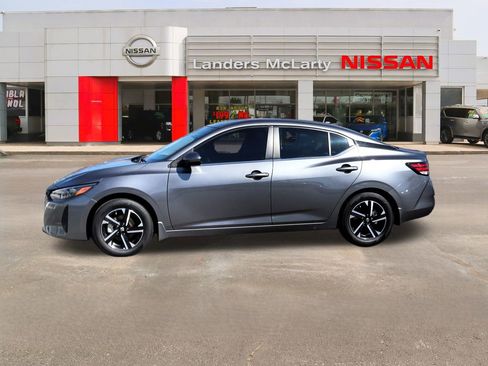 Used 2025 Nissan Sentra SV w/ Trunk Package image 6