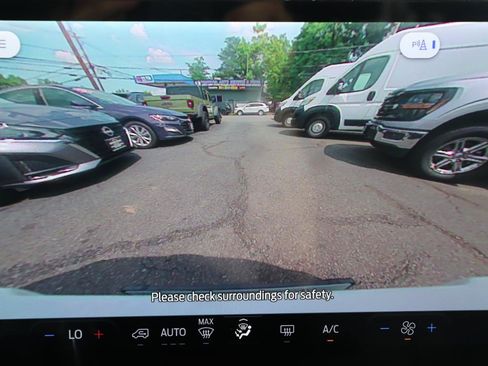 Used 2023 Ford Transit 350 XLT RWD image 34