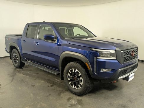 Used 2022 Nissan Frontier PRO-4X image 2