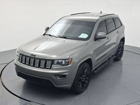 Used 2022 Jeep Grand Cherokee Laredo X AWD/4WD image 36
