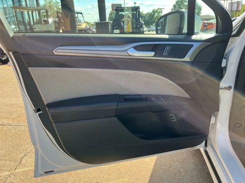 Used 2018 Ford Fusion S image 12