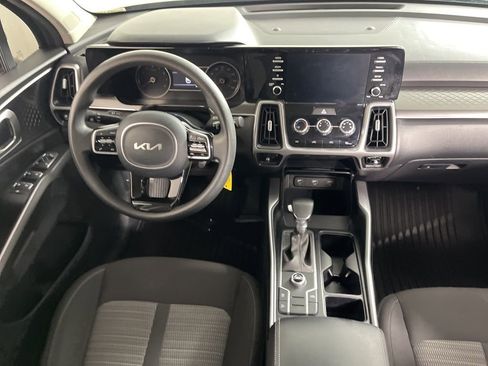 Used 2022 Kia Sorento LX image 5