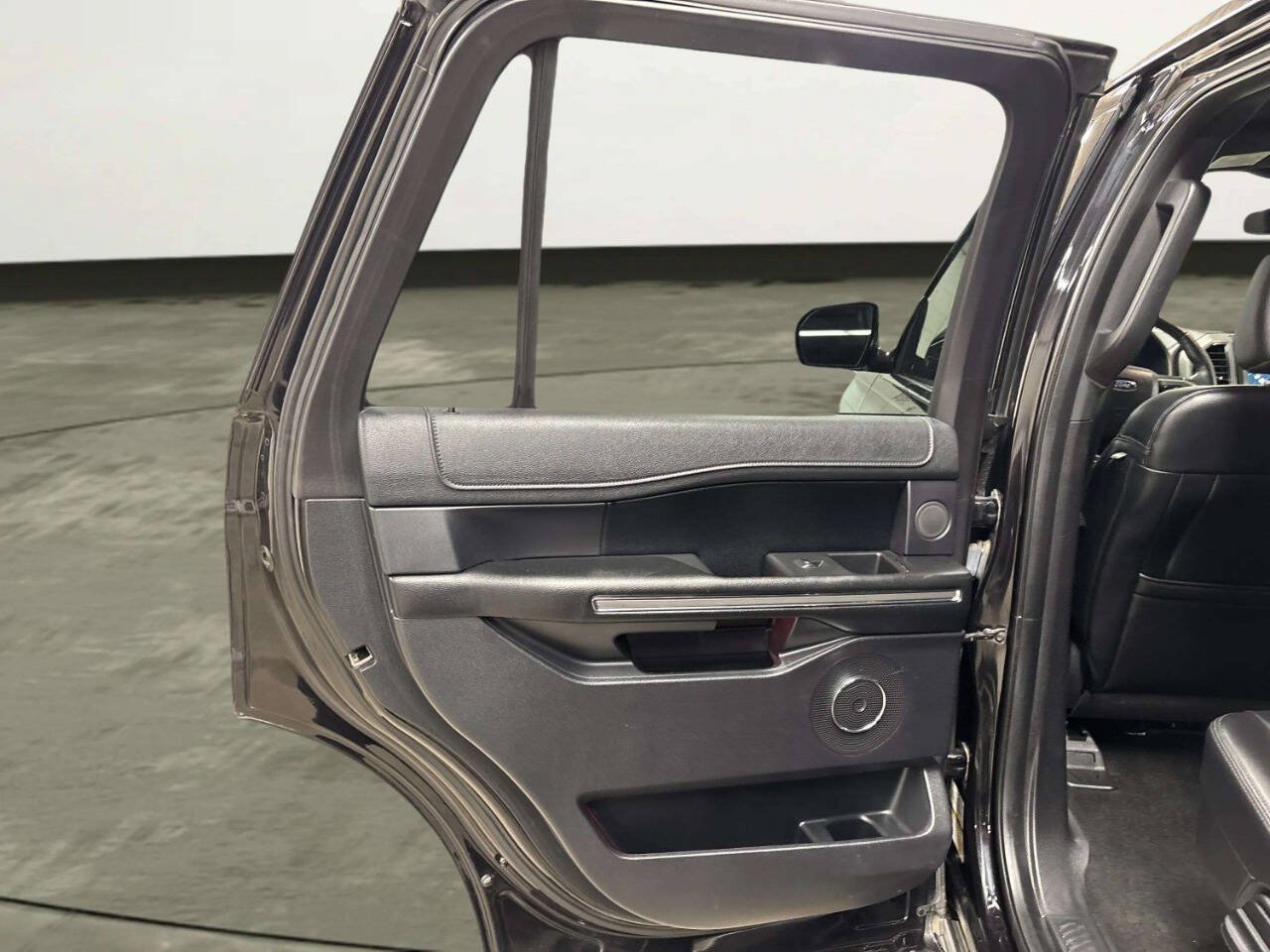 Used 2019 Ford Expedition XLT AWD/4WD image 18