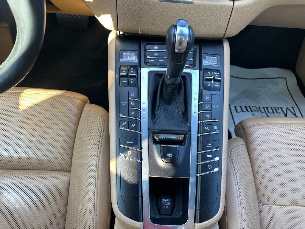Used 2018 Porsche Macan AWD/4WD image 35