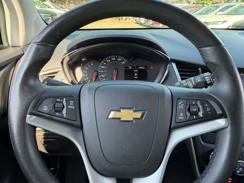 Used 2022 Chevrolet Trax LT w/ Midnight Edition AWD/4WD image 28