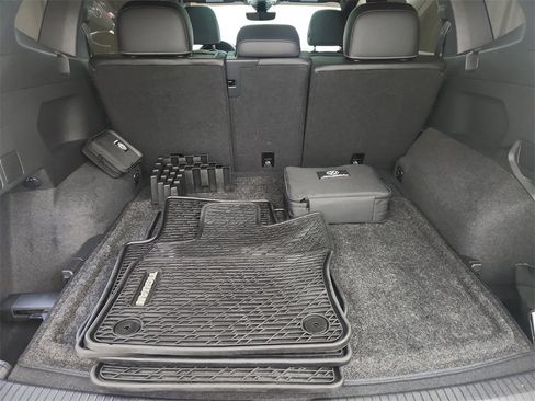 Used 2023 Volkswagen Tiguan SEL R-Line image 28