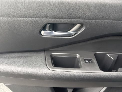 Used 2022 Nissan Pathfinder SV AWD/4WD image 18