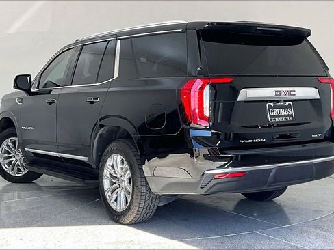 Used 2023 GMC Yukon SLT w/ SLT Premium Package image 16