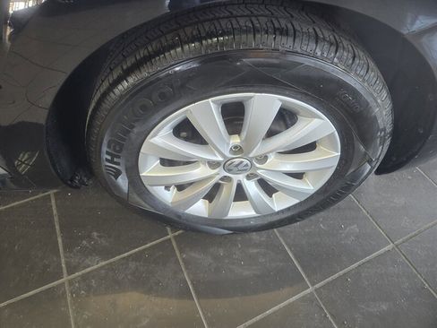 Used 2018 Volkswagen Beetle 2.0T Coast image 23