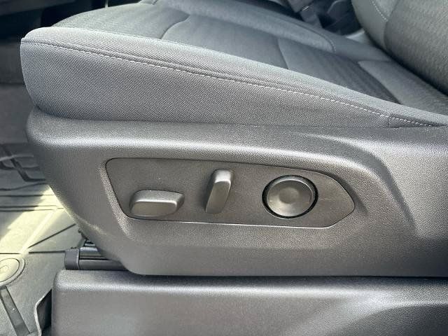Used 2025 Chevrolet Silverado 1500 LT AWD/4WD image 20